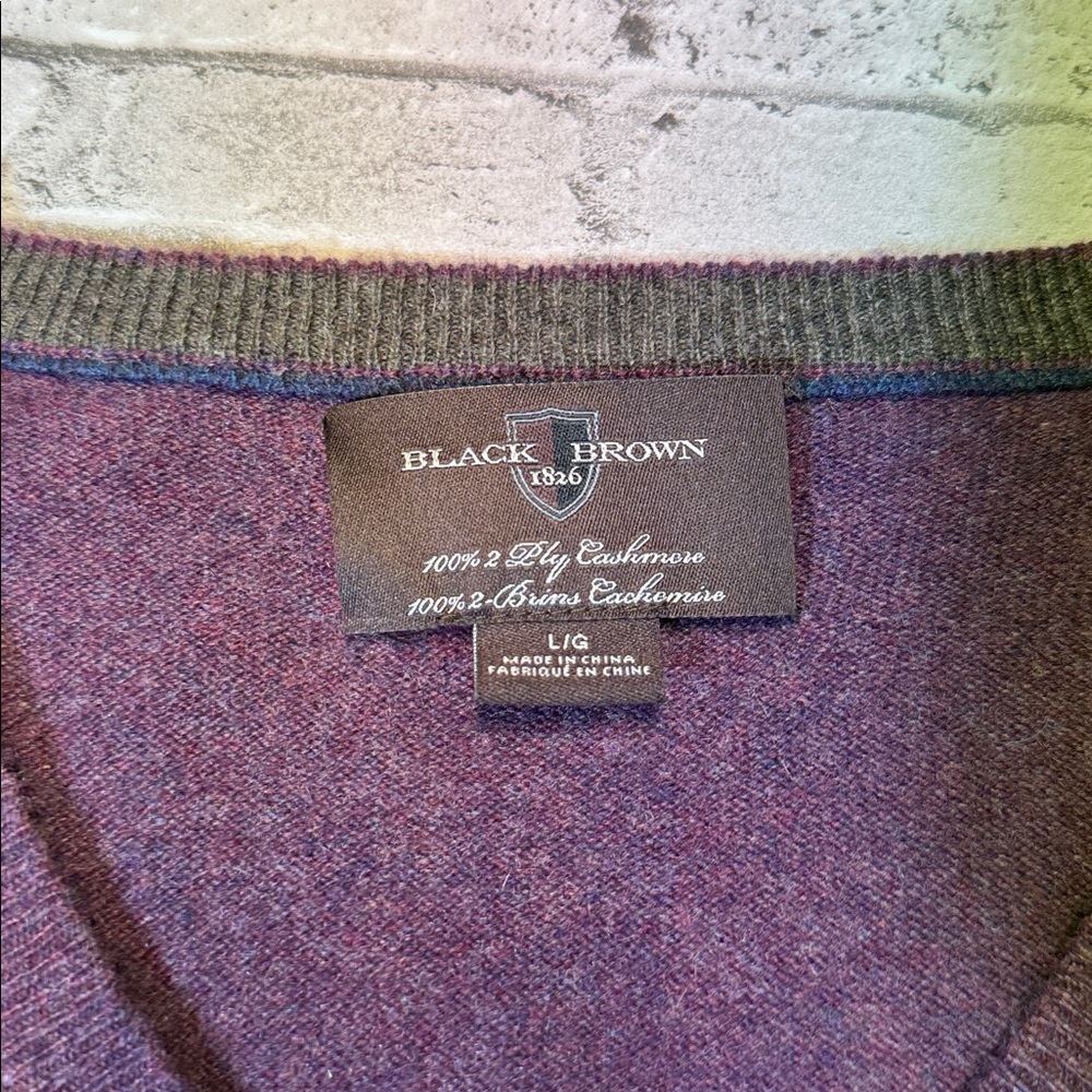 Black Brown 1826 mens L Large purple solid 100% cashmere v-neck sweater EUC - Picture 2 of 5
